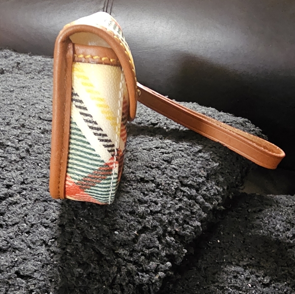 Dooney & Bourke Wristlet EUC - Picture 5 of 9